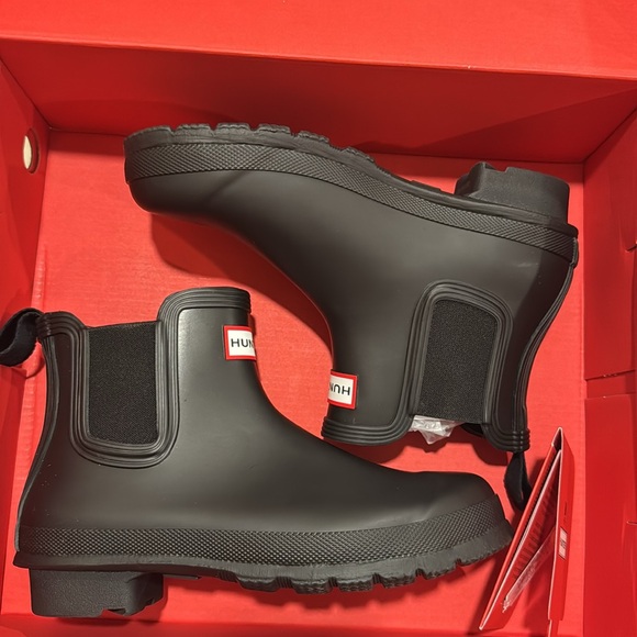 Hunter, NIB ✨ black Chelsea boot, ladies size 6 - Picture 2 of 8